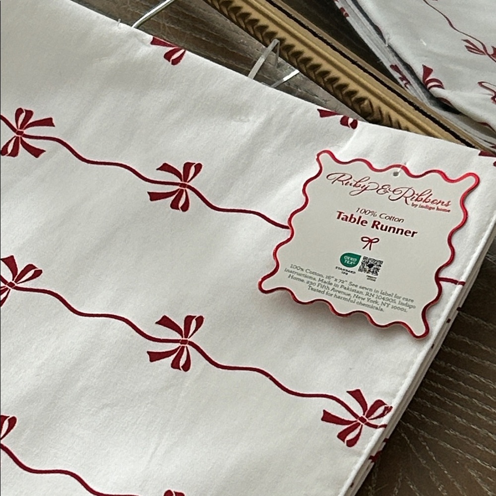 NWT! Shabby Chic Coquette Ribbon & Bow Red and White Table Runner - Picture 2 of 5